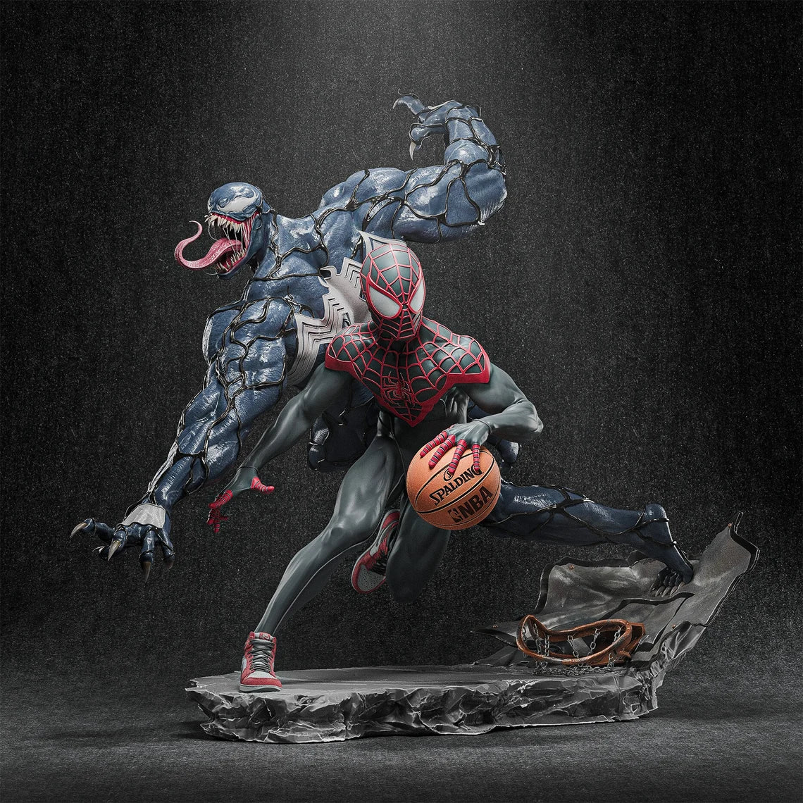 Miles Morales Vs Venom Diorama, Marvel