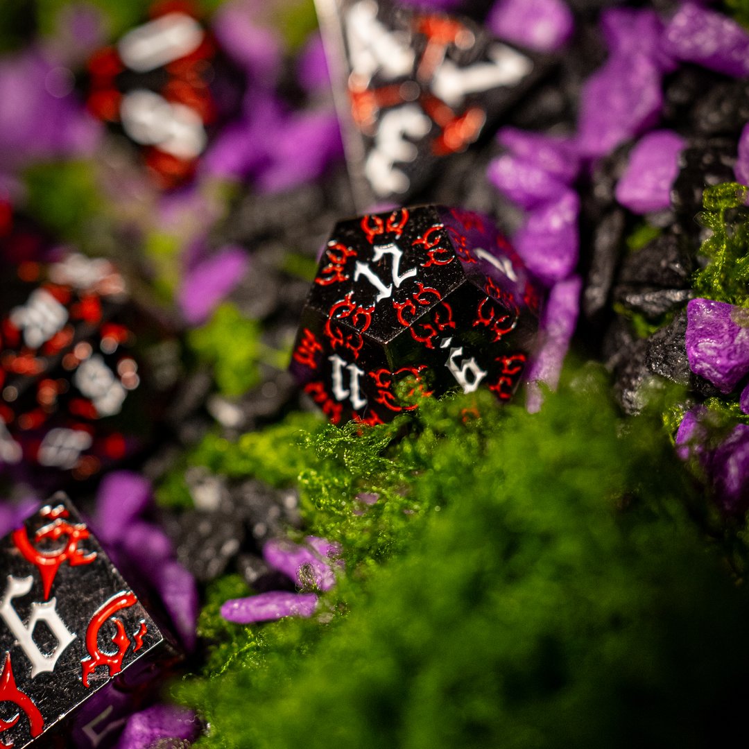 Metal dice set 07, black, with red claw marks, photo 7