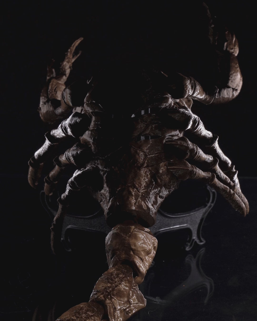 Strânsoarea Scorpionului ,Mască